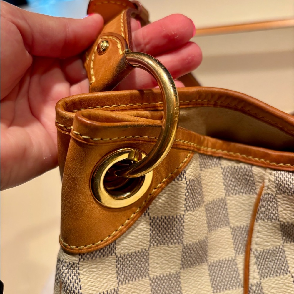 Louis Vuitton White and Tan Checkered Shoulder Bag - Picture 8 of 14